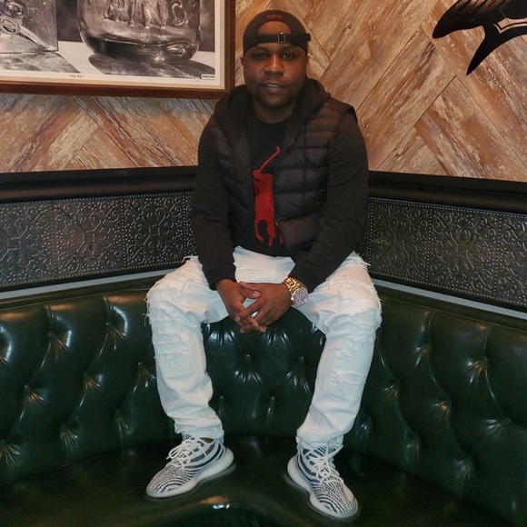 Meet your Posher, Dyan - Picture 2 of 4